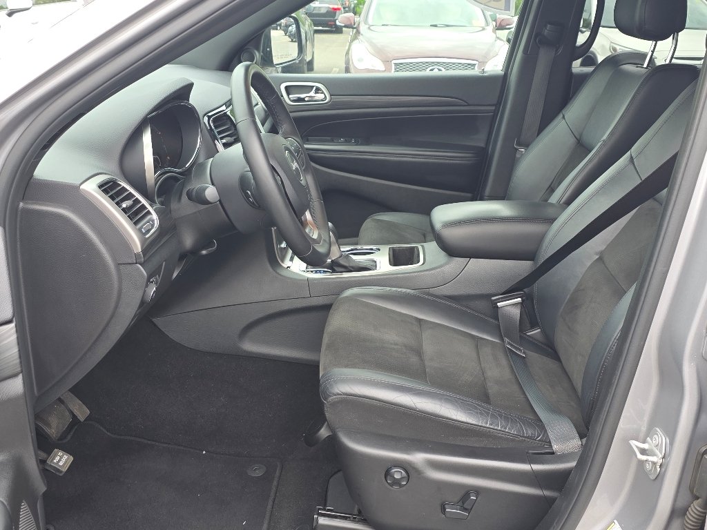 Used 2019 Billet Silver Metallic Clear Coat Jeep Altitude image 34