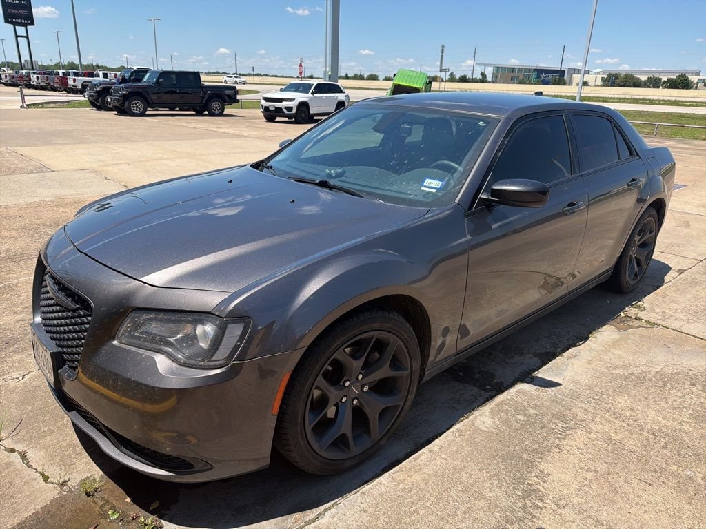2023 Chrysler 300 Touring's photo