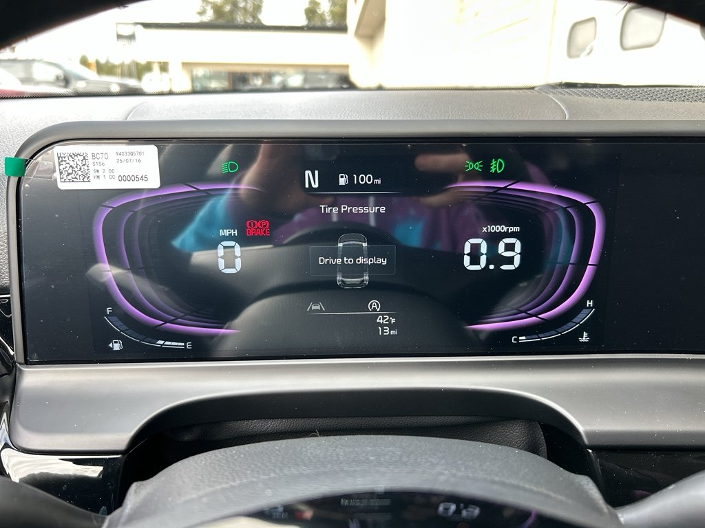New 2026 Clear White / Black Roof Kia S image 25