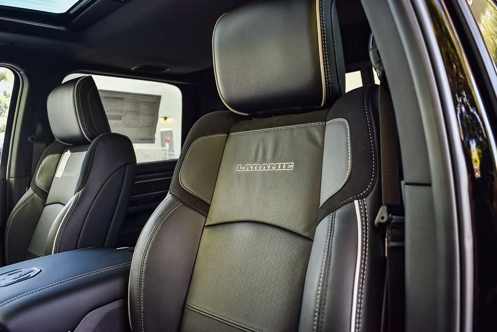 New 2026 Diamond Black Crystal Pearl-Coat Exterior Paint RAM Laramie image 24