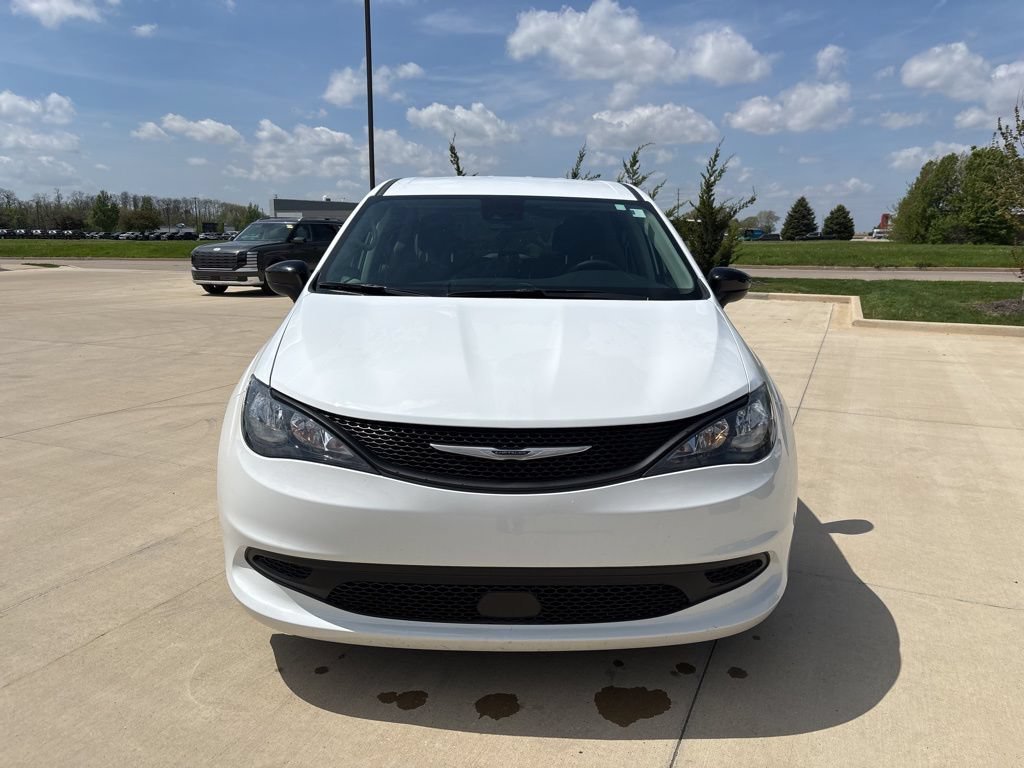 2024 Chrysler Voyager LX - Photo 8