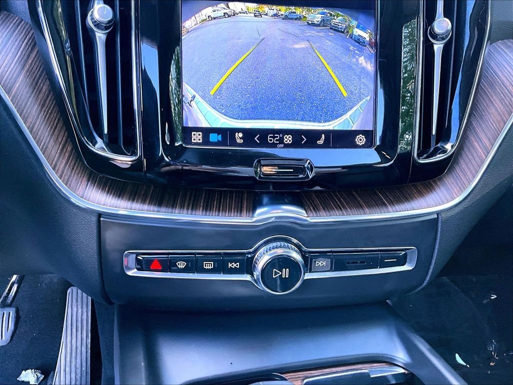 Used 2023 Bright Dusk Metallic Volvo B5 Plus Dark Theme image 26