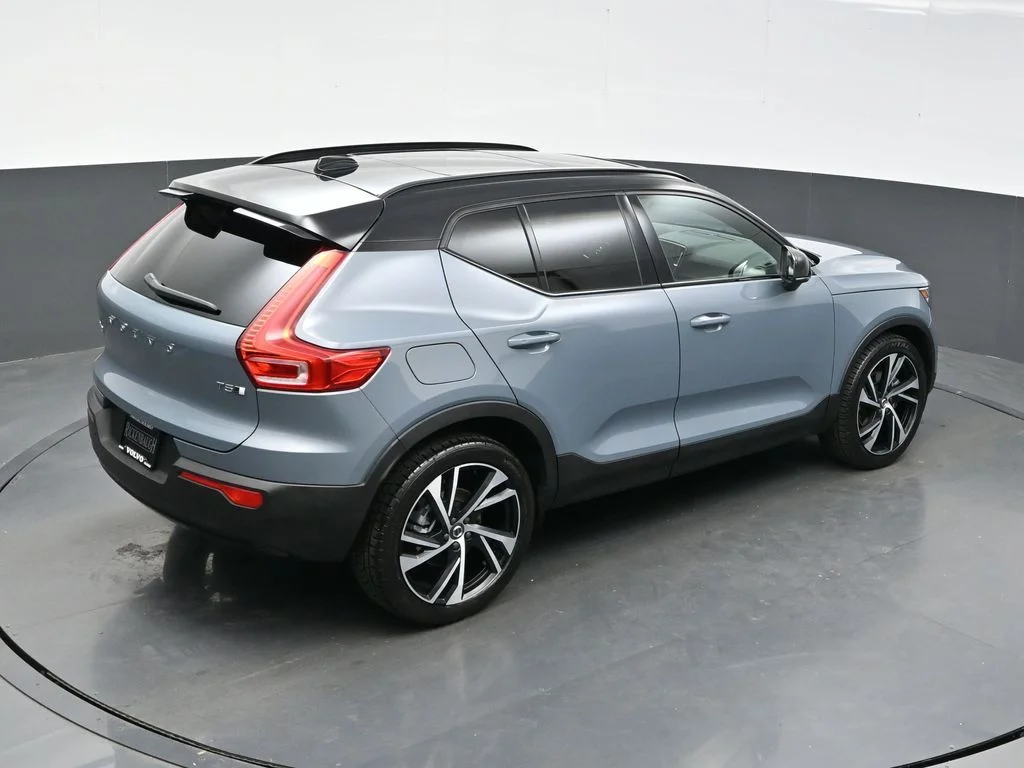 Used 2021 Thunder Gray Metallic Volvo R-Design image 32