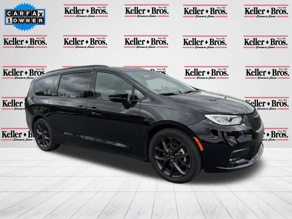 2025 Chrysler Pacifica Limited's photo