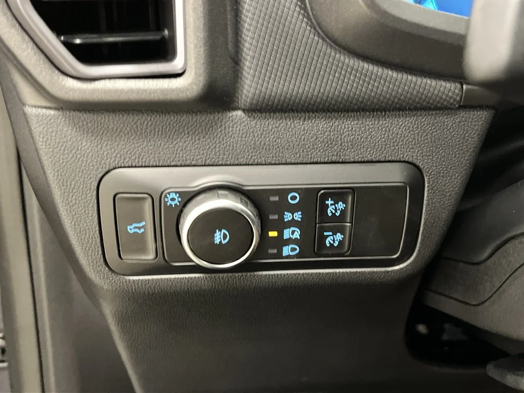 New 2025 Carbonized Gray Metallic Ford Outer Banks® image 31