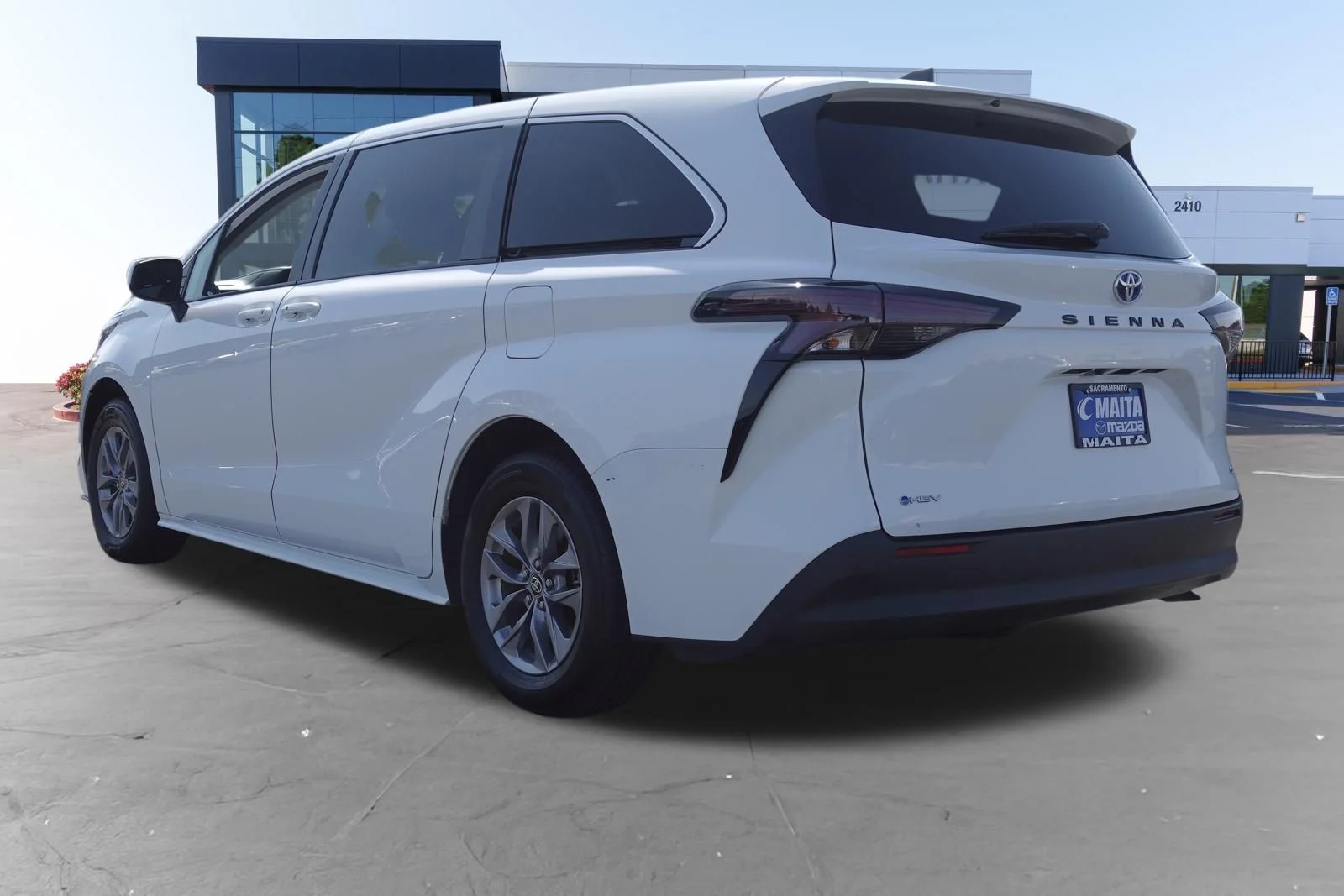 Used 2025 Ice Cap Toyota LE image 5