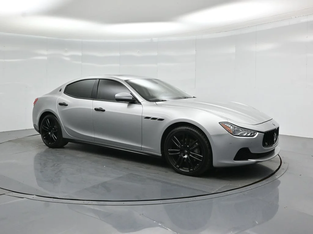 Used 2017 Silver Maserati Base image 21
