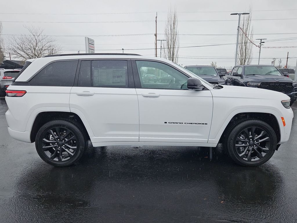 New 2026 Bright White Clear-Coat Exterior Paint Jeep Limited Reserve image 7