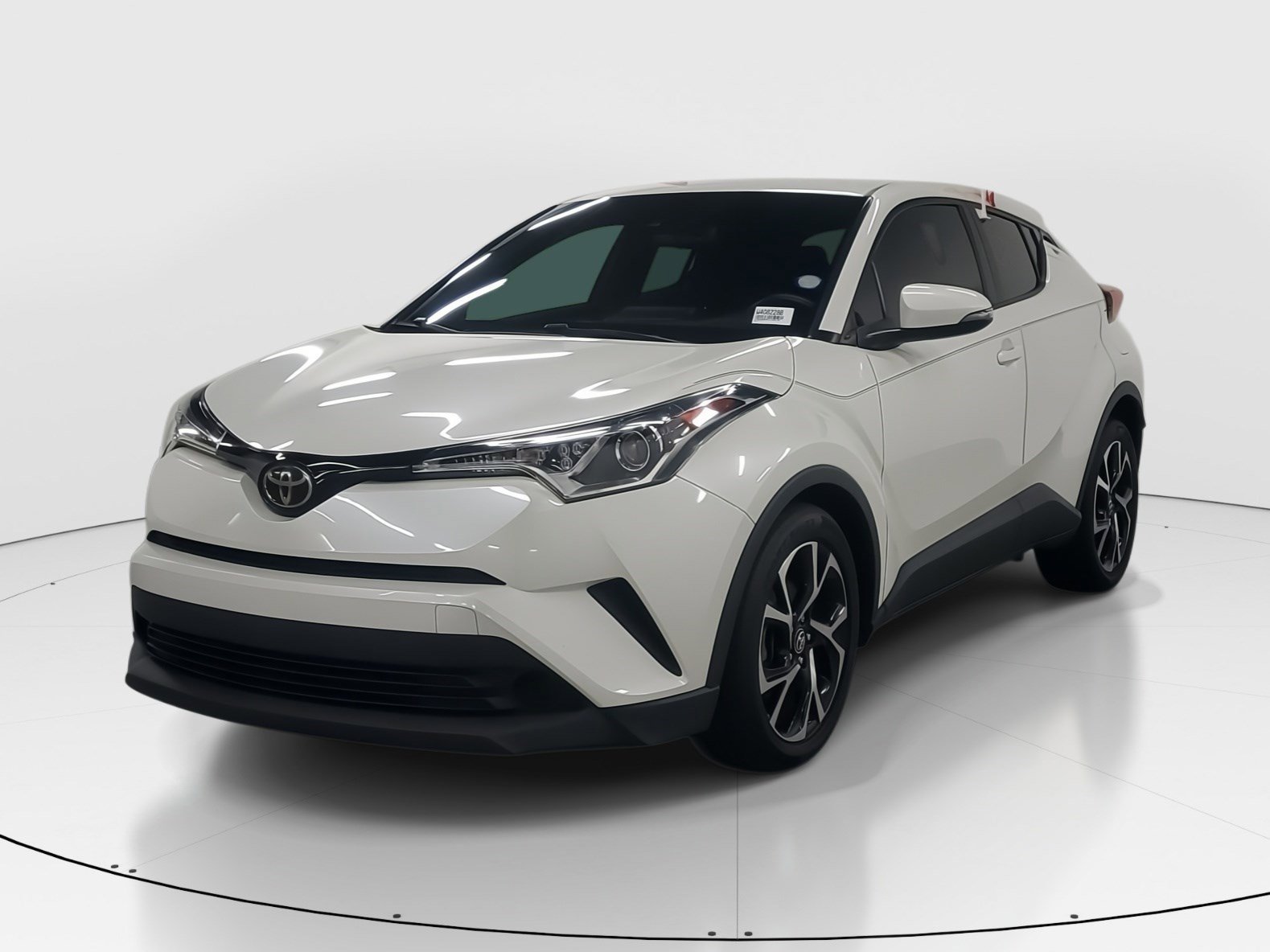 Used 2018 Blizzard Pearl Toyota XLE image 4
