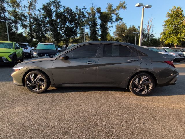 Used 2025 Gray Hyundai SEL Sport image 8