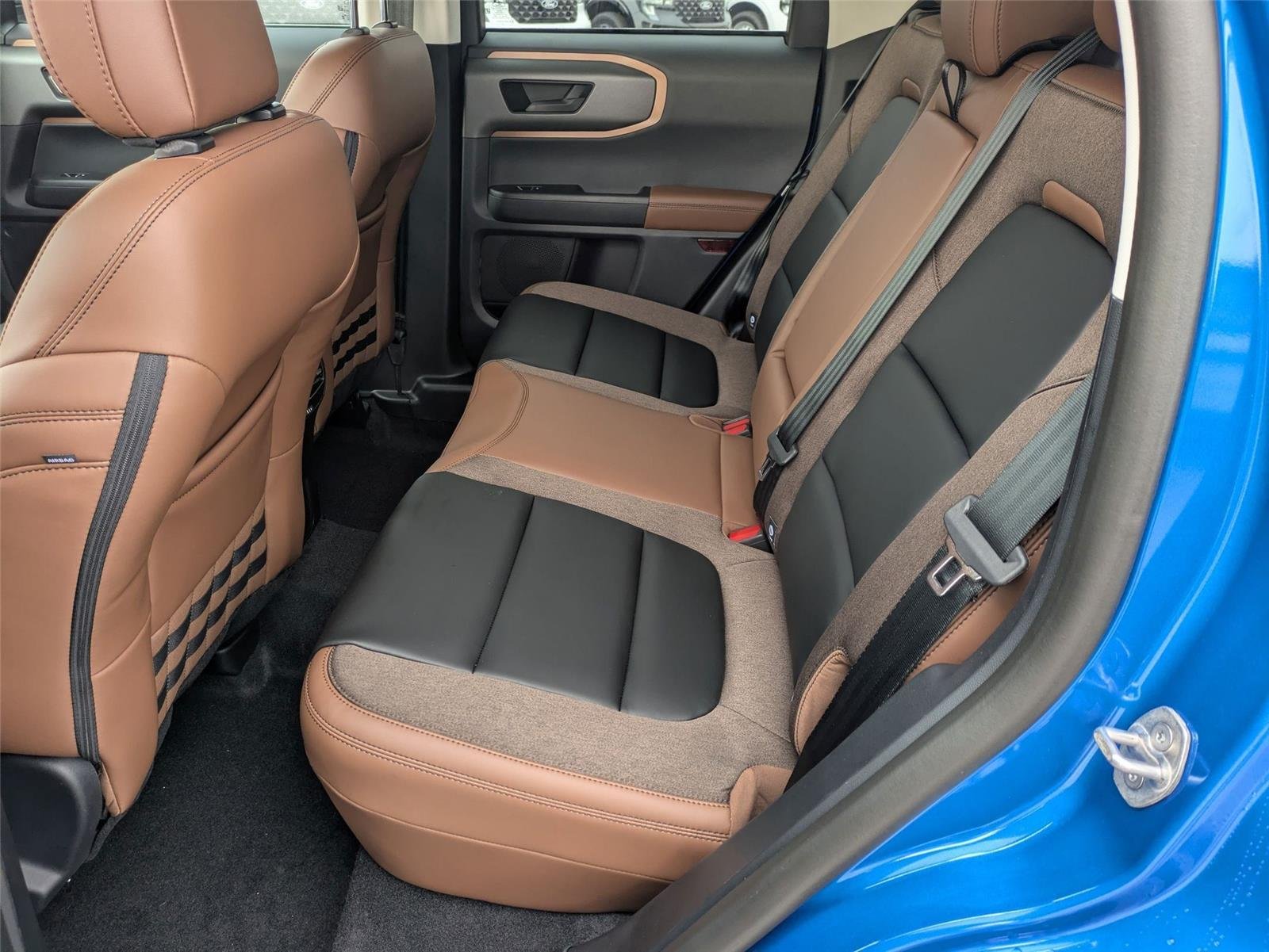 New 2025 Velocity Blue Metallic Ford Outer Banks® image 27
