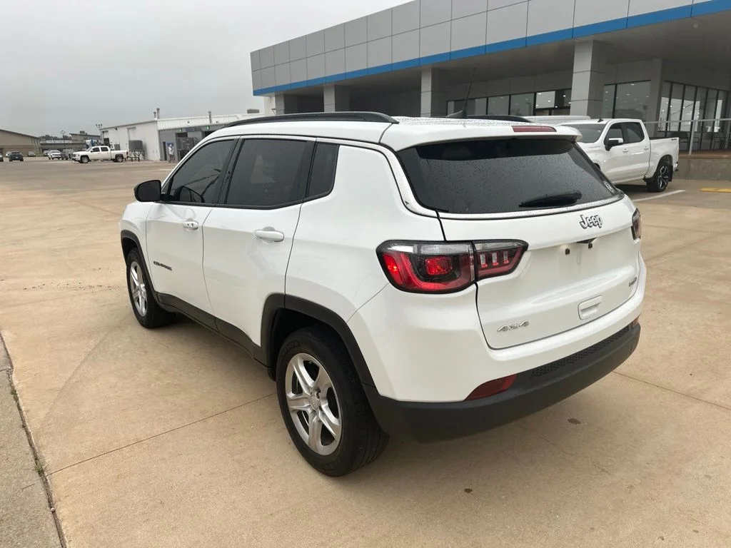 Used 2023 White Jeep Latitude image 29
