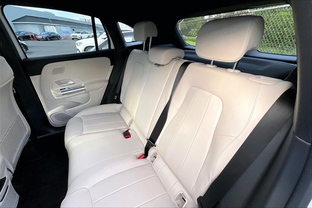 New 2026 White Mercedes-Benz GLA 250 image 10