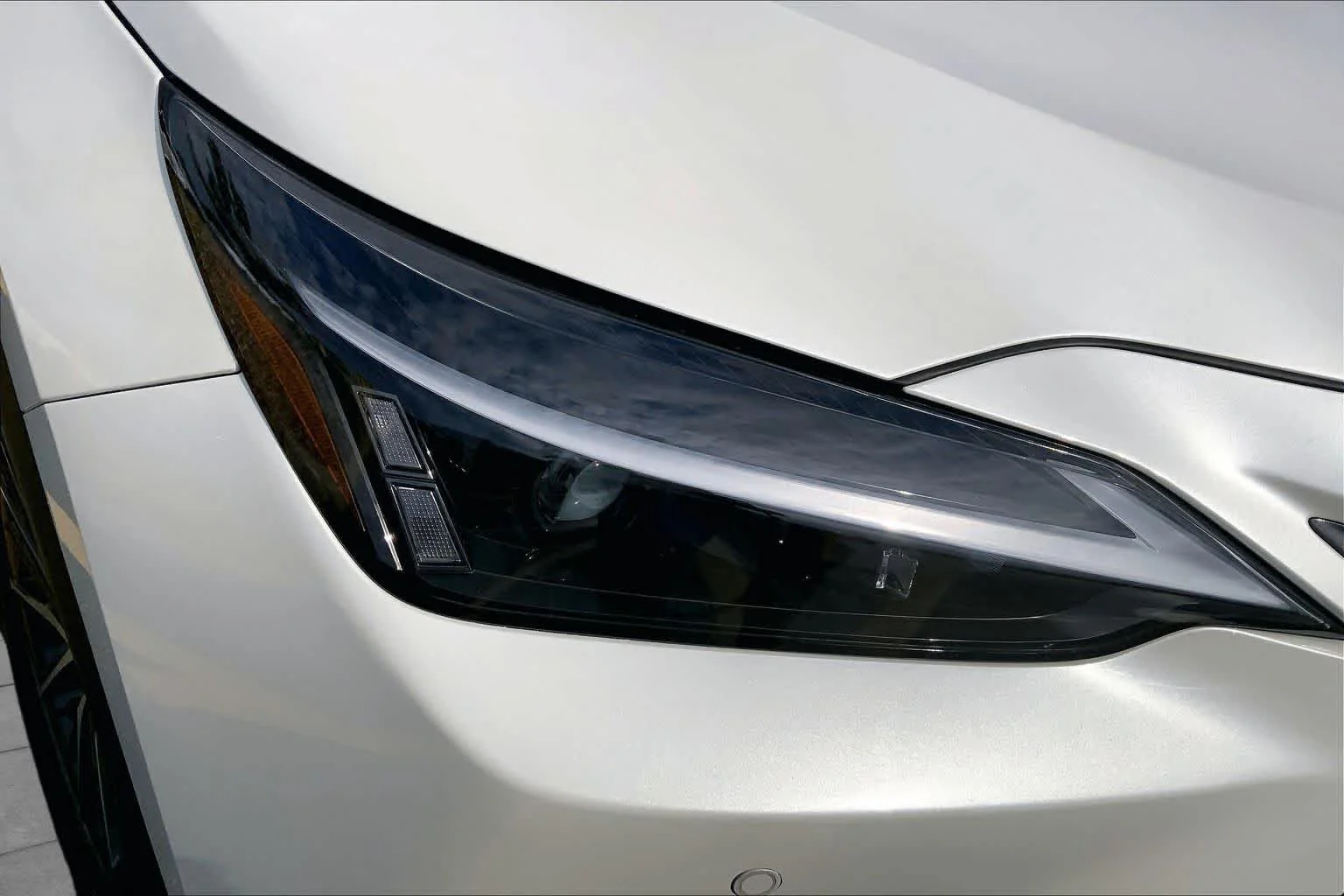 Used 2024 Eminent White Pearl Lexus Premium image 28
