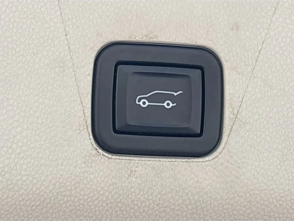 Used 2022 Black Cadillac Sport Platinum image 16