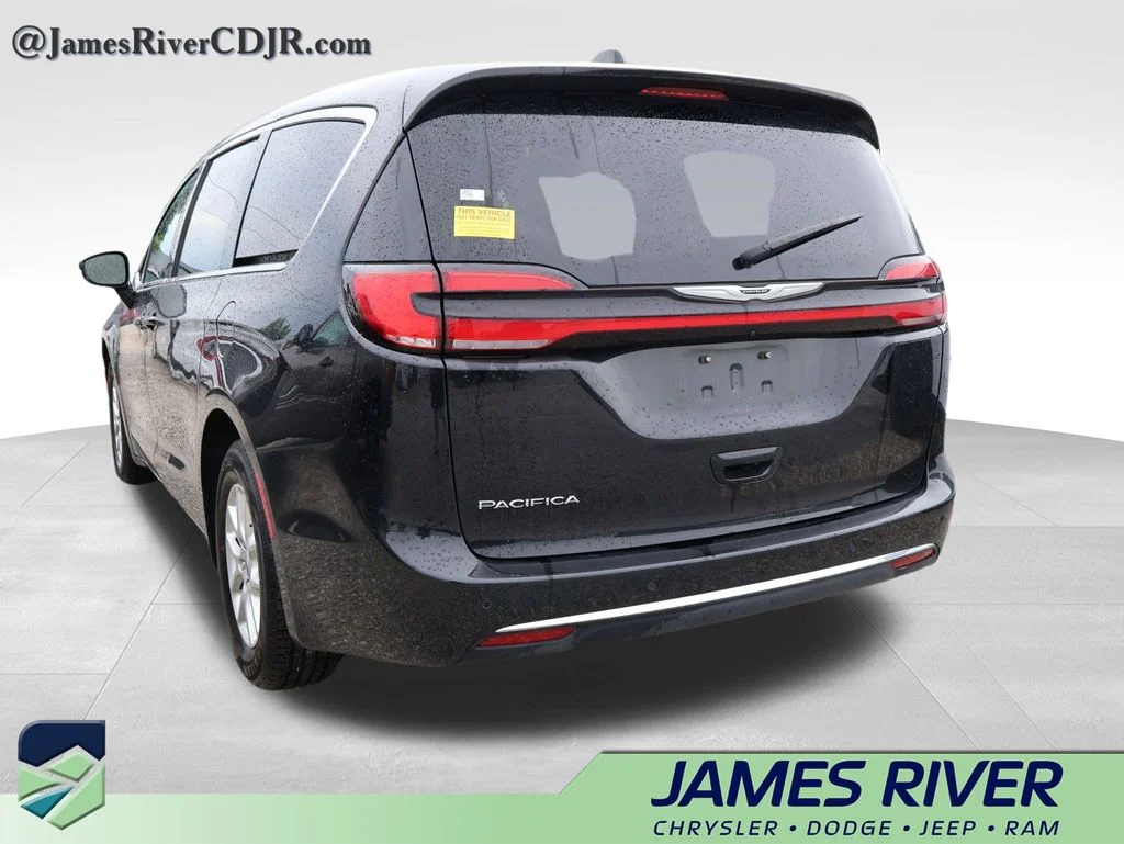 Used 2025 Black Chrysler Select image 18