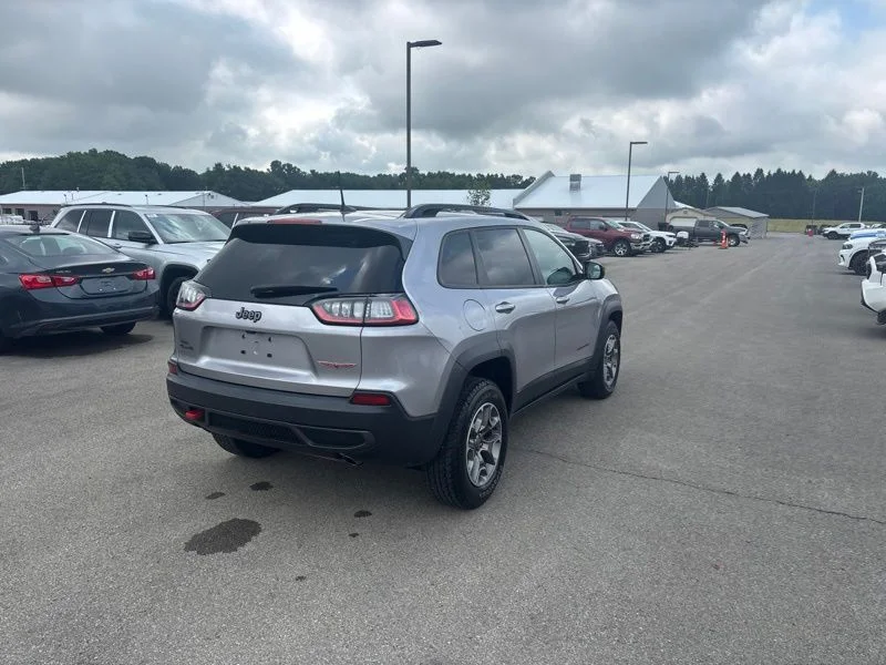 Used 2022 Silver Jeep Trailhawk image 3