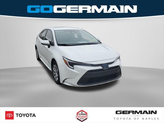 Certified Used 2025 WIND CHILL PEARL Toyota  image 5
