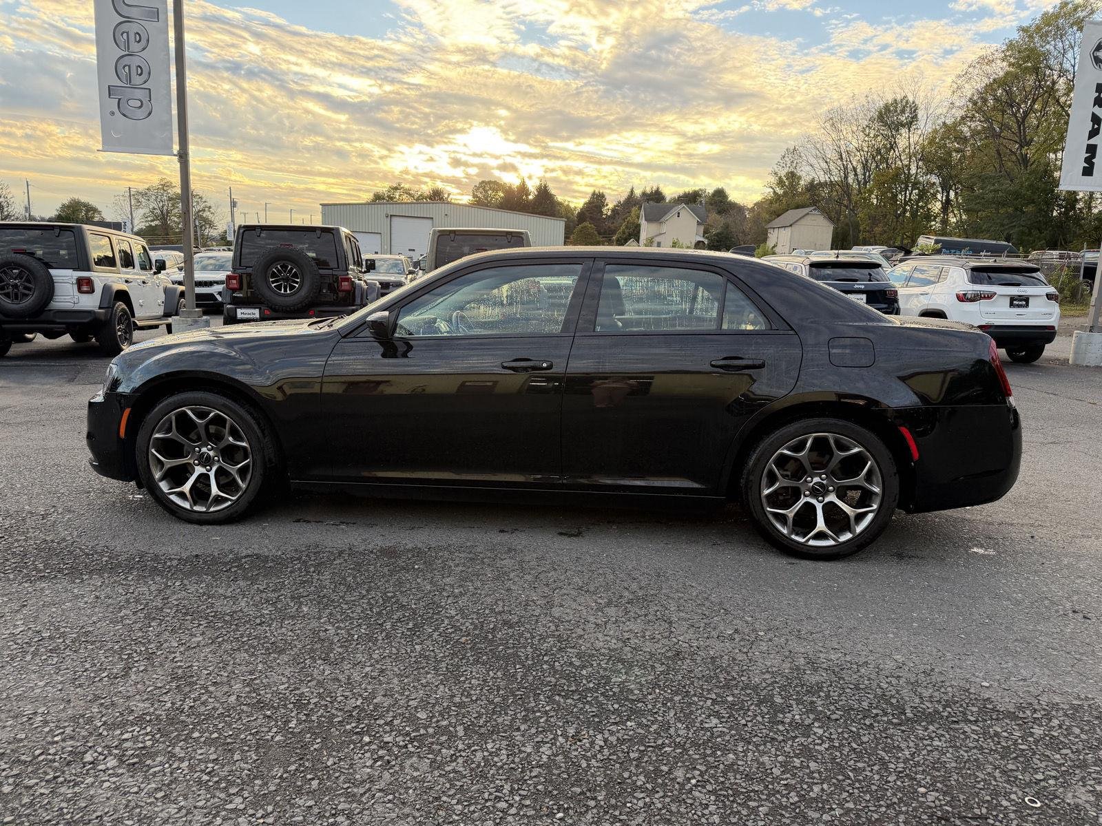 Used 2018 Gloss Black Chrysler Touring image 8