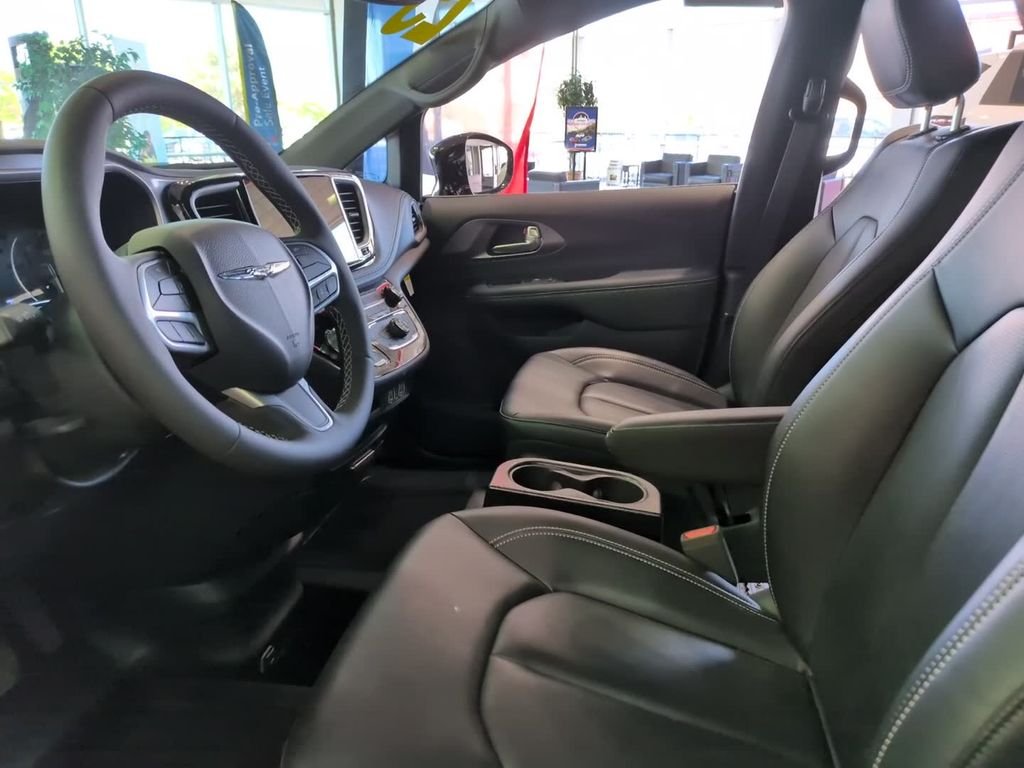 Used 2025 Black Chrysler Mobliity- Braunability - XI image 21