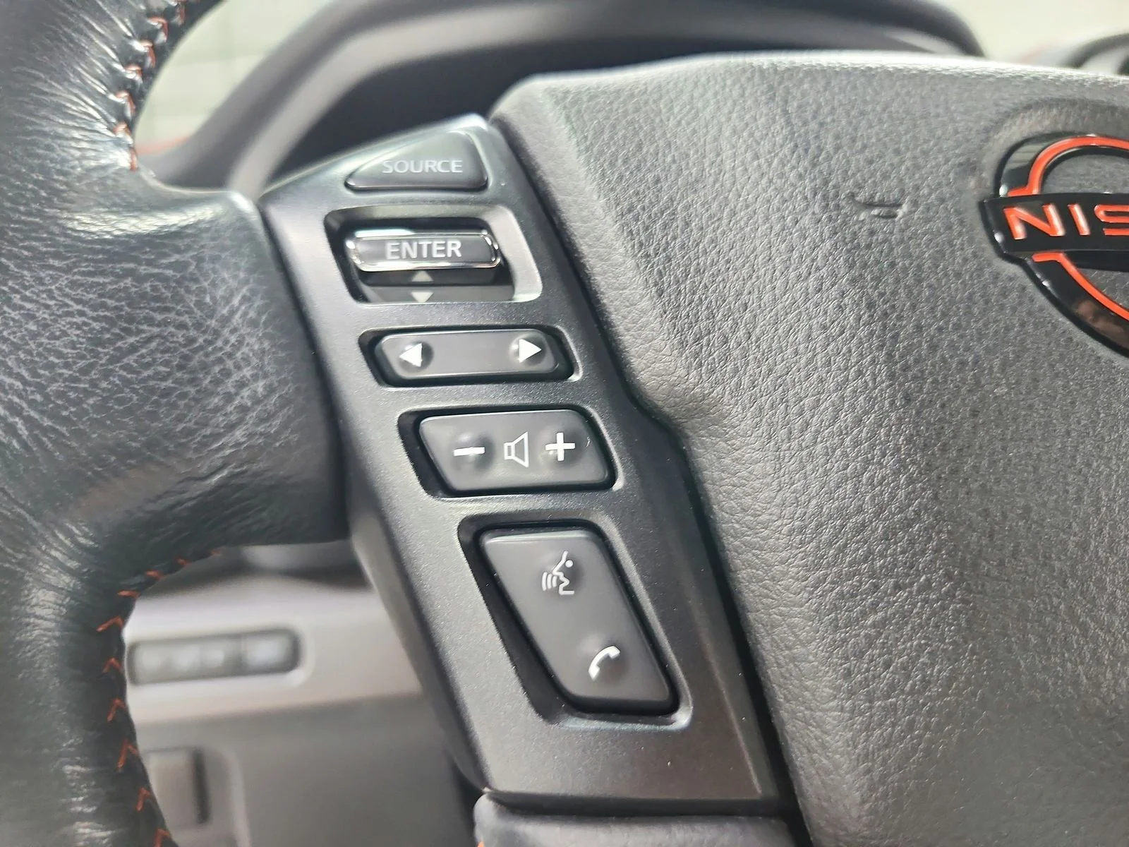 Used 2023 White Nissan PRO-4X image 24