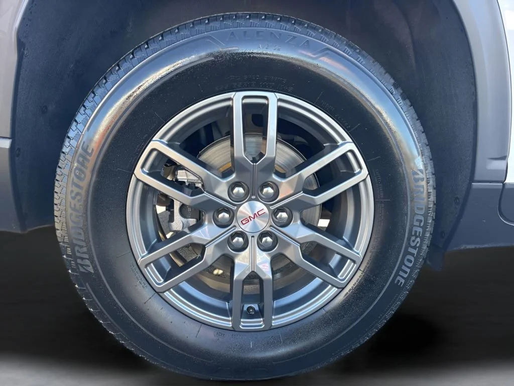 Used 2025 Summit White GMC Elevation image 37