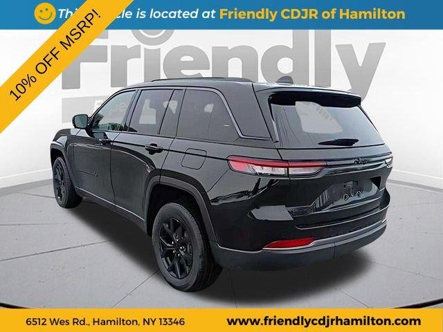 New 2026 Diamond Black Crystal Pearl-Coat Exterior Paint Jeep Laredo image 3