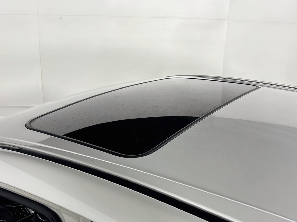 Used 2022 Crystal White Pearl Subaru Limited XT image 19