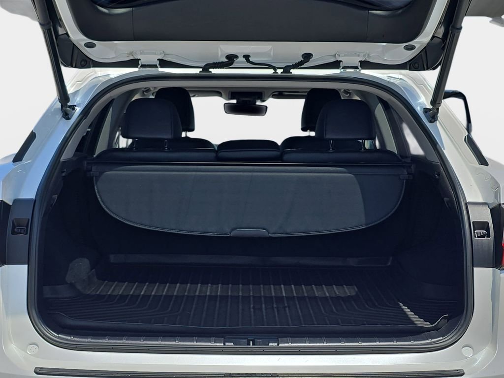 Used 2019 White Lexus 450h image 14