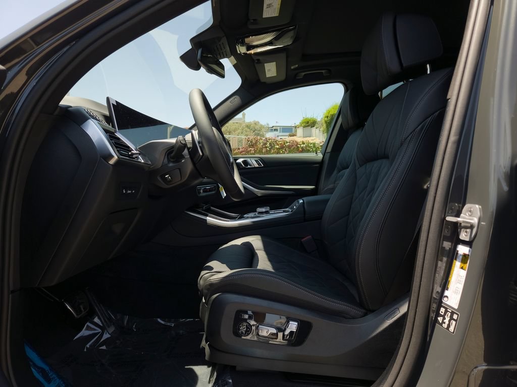 New 2026 Dravit Grey Metallic BMW M60i image 8