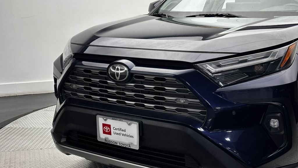 Used 2023  Toyota Limited image 2
