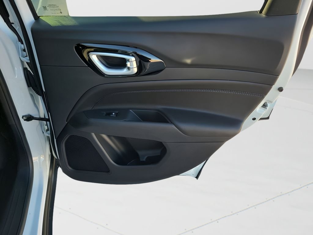 New 2026 Bright White Clear-Coat Exterior Paint Jeep Latitude image 43