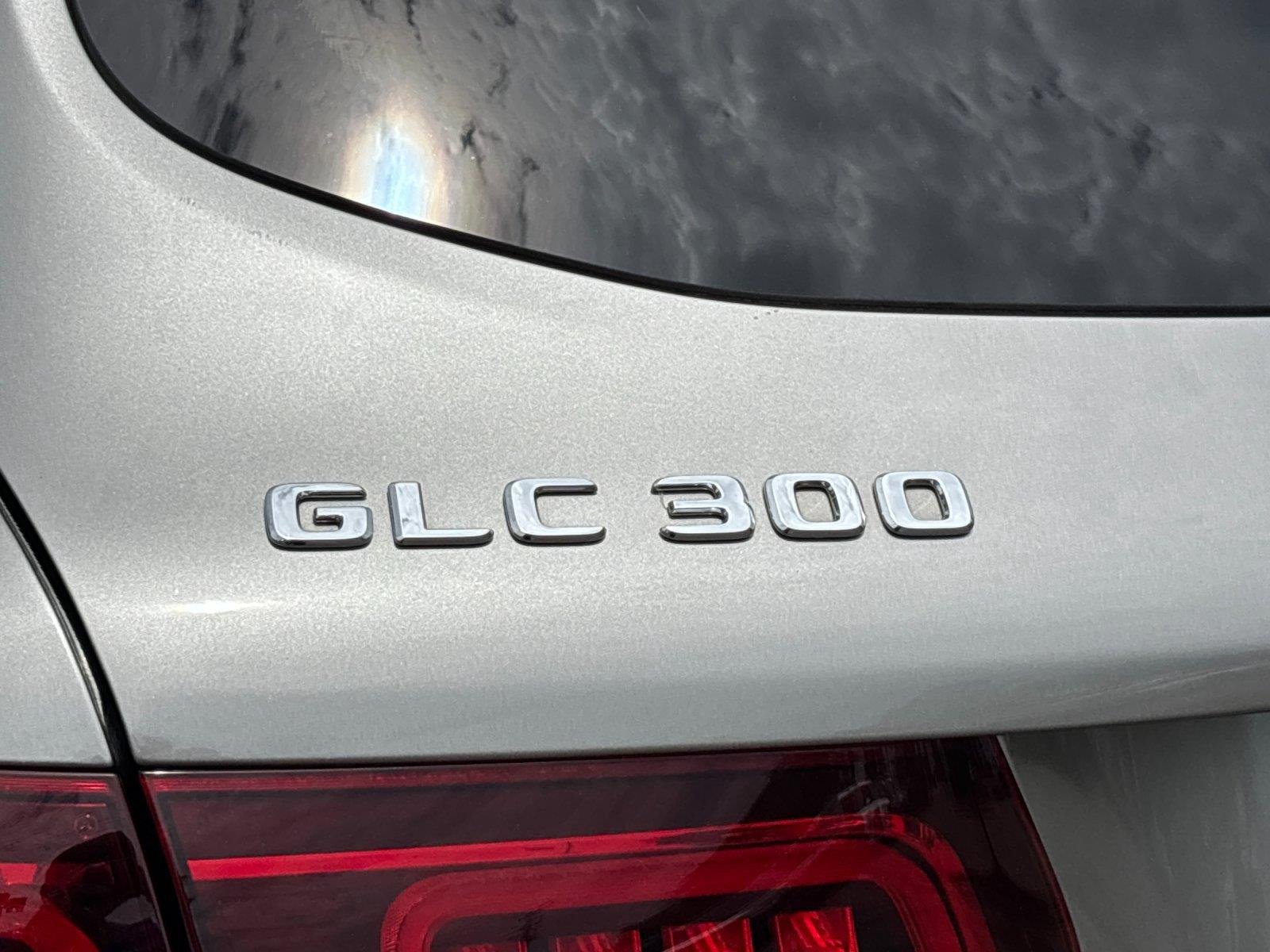 Used 2021 Obsidian Black Metallic Mercedes-Benz GLC 300 image 11