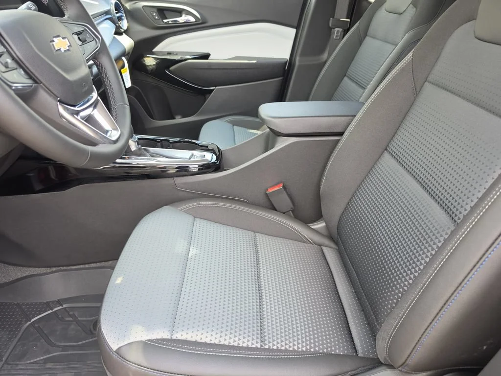 2026 Chevrolet Trax LT - Photo 9