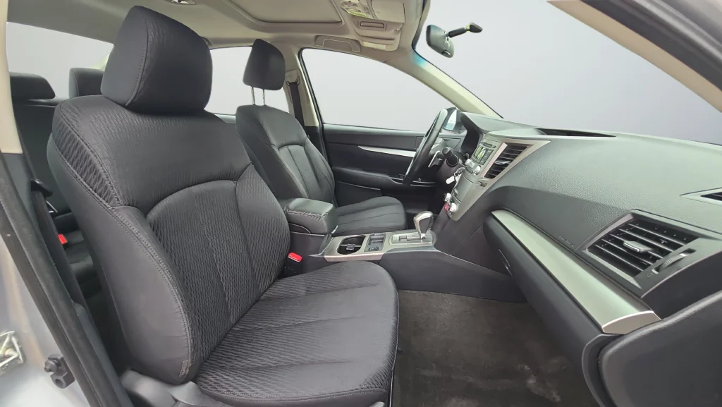 Used 2012  Subaru 2.5i image 27