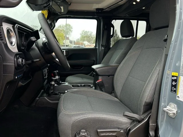 Used 2025 Gray Jeep Sahara 4xe image 28