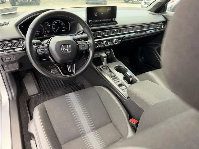 Used 2025  Honda Sport image 12