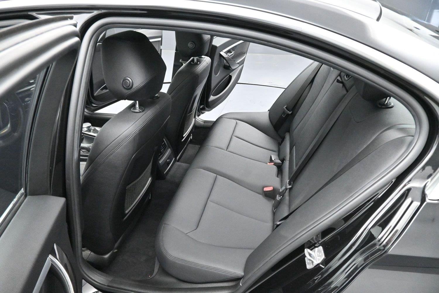 Used 2018 Black Sapphire Metallic BMW 330i image 26
