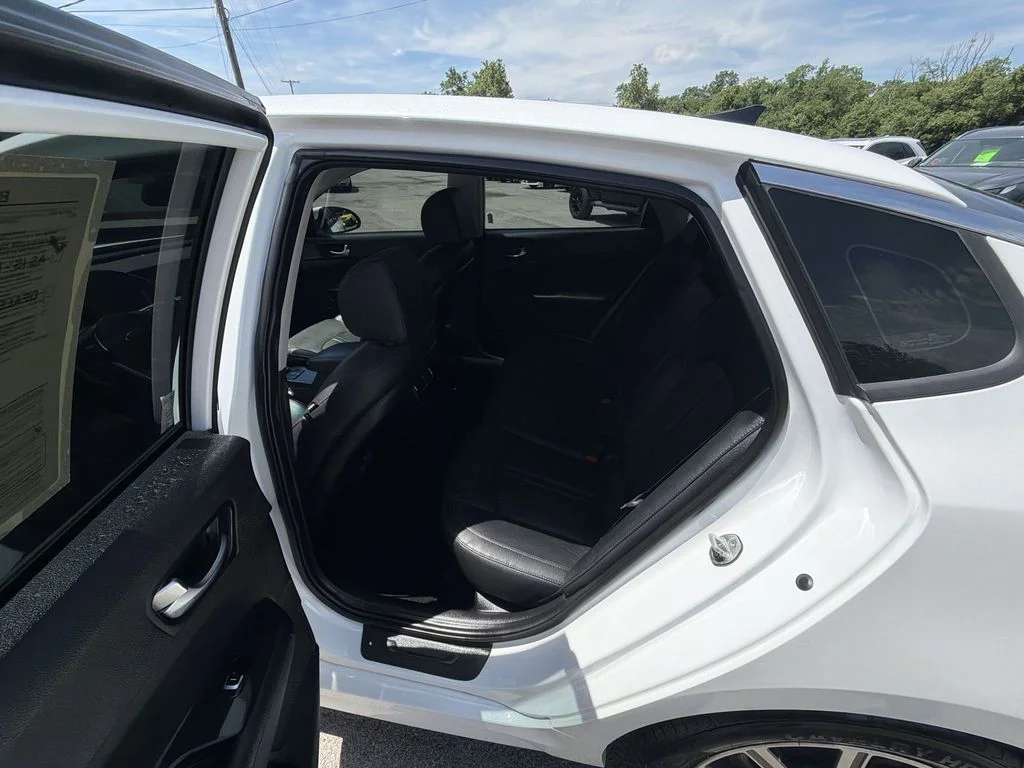 Used 2020 White Kia EX Premium image 23
