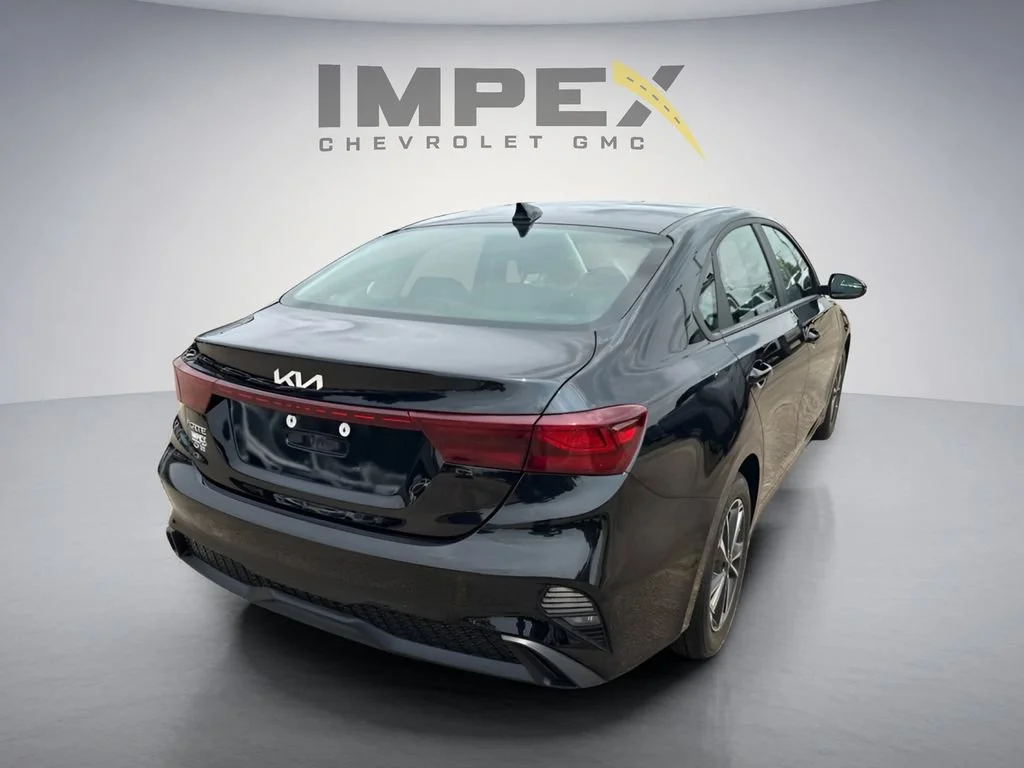 Used 2024  Kia LXS image 5