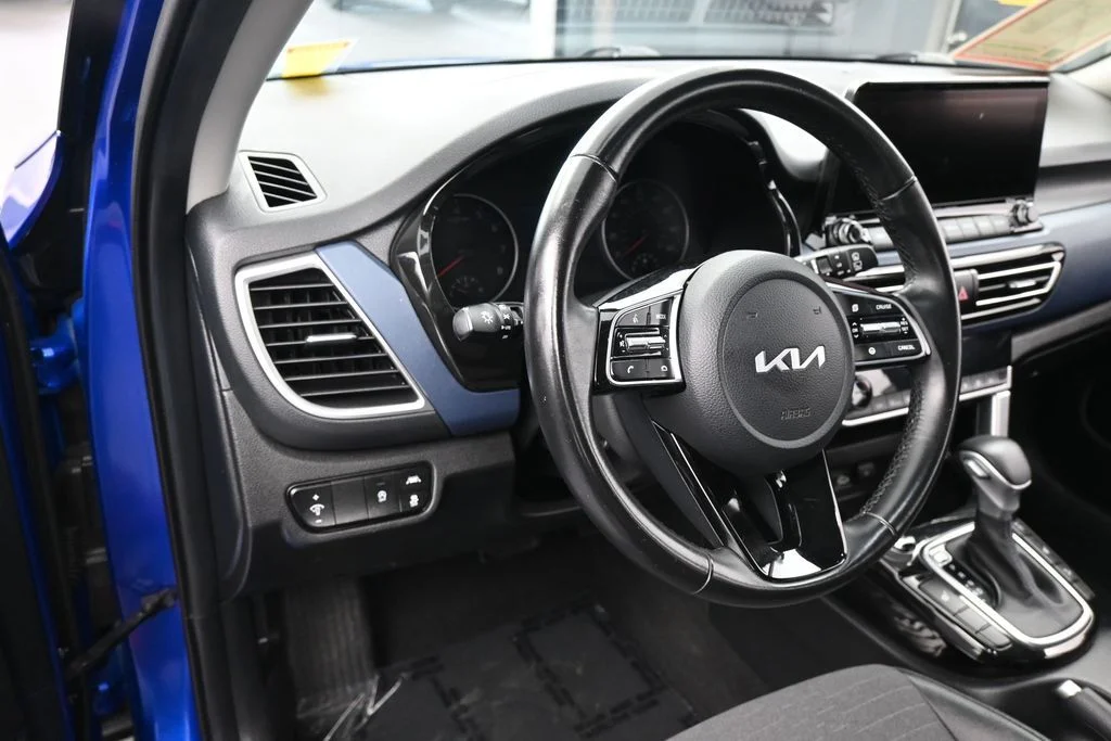 Used 2023 Neptune Blue Kia Nightfall image 16