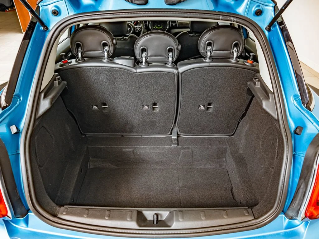 Used 2016 Electric Blue Metallic MINI  image 36