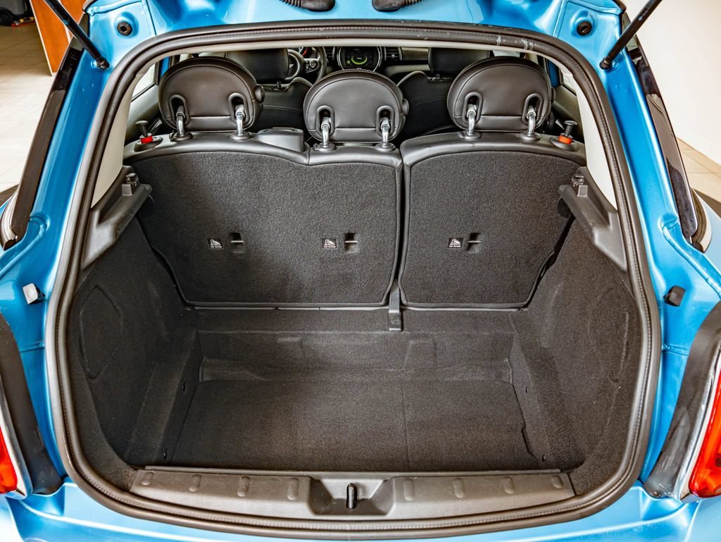Used 2016 Electric Blue Metallic MINI  image 36