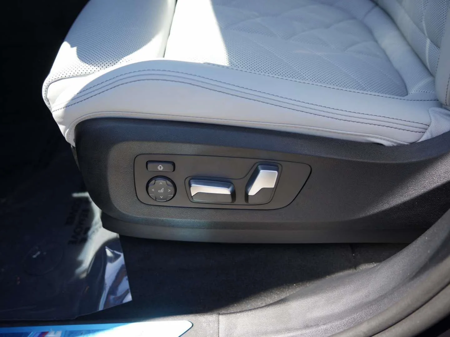 New 2026 Carbon Black Metallic BMW sDrive40i image 15