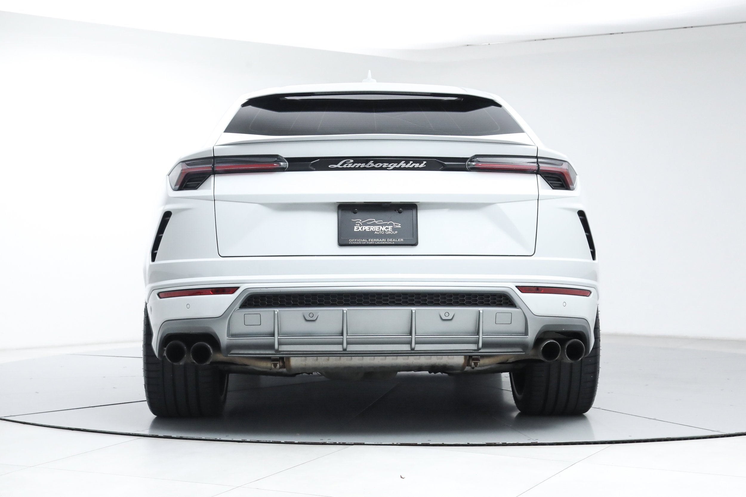 Used 2020 White Lamborghini  image 4