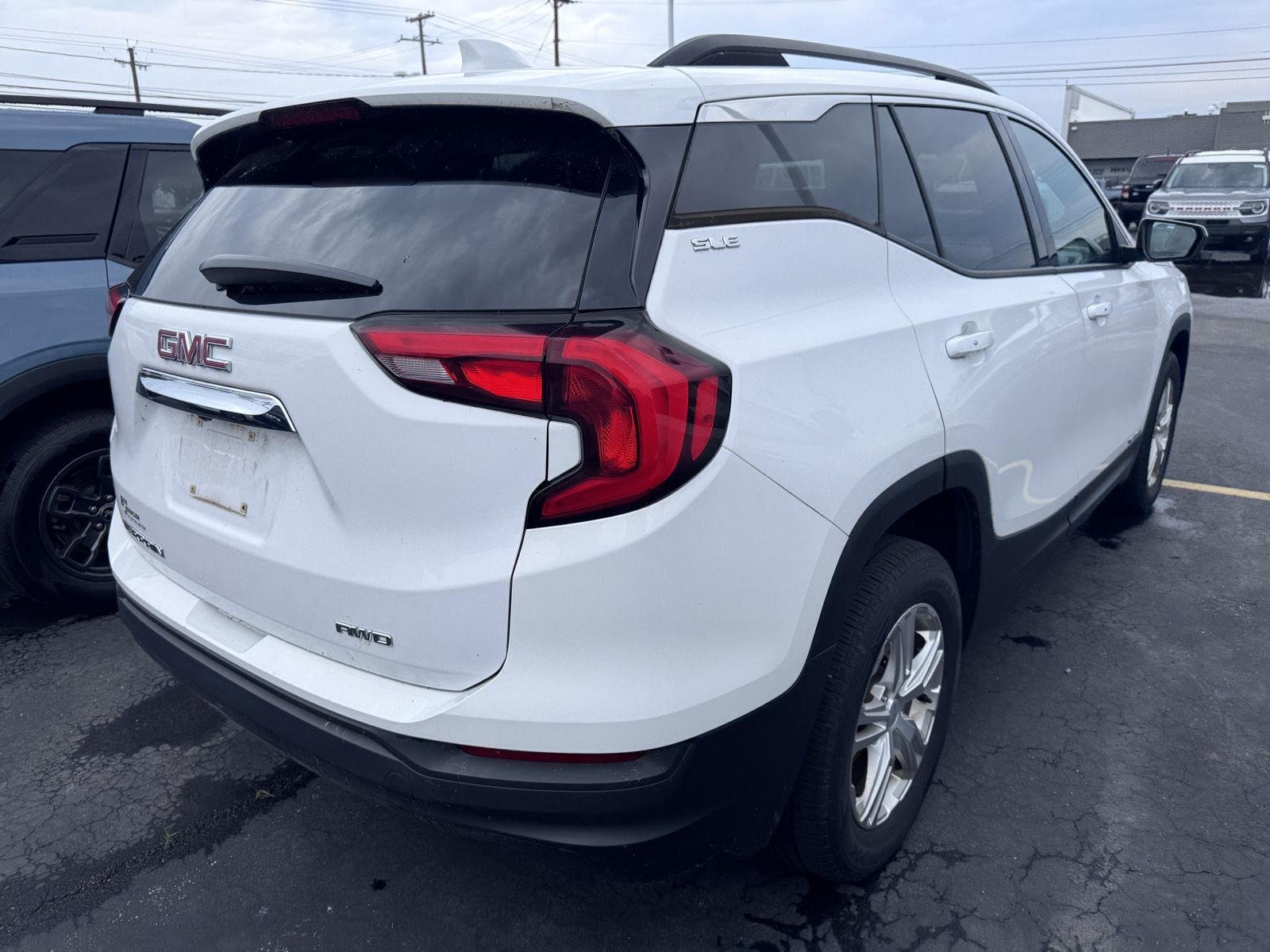 Used 2019 Summit White GMC SLE image 4
