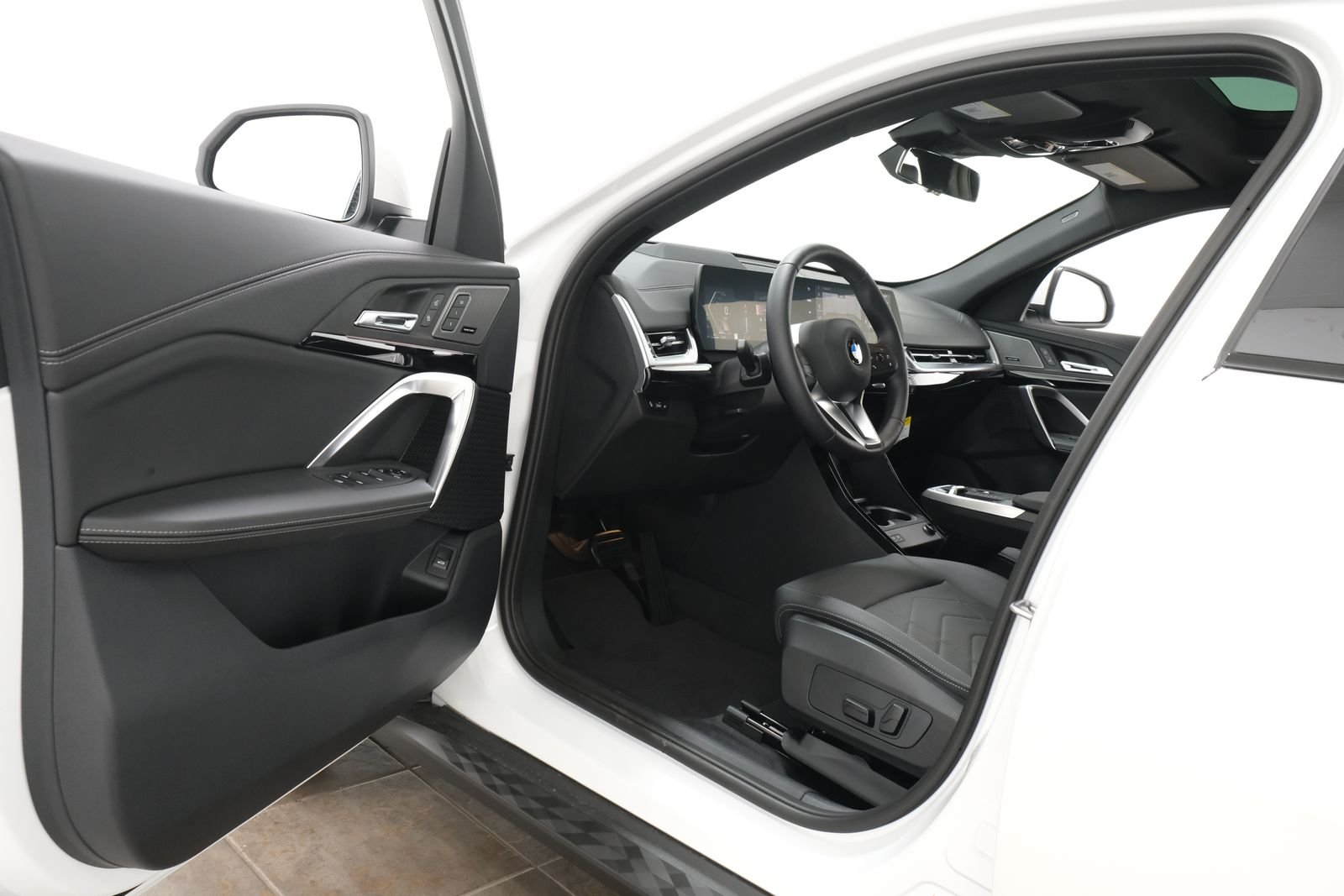 New 2026 Mineral White Metallic BMW xDrive28i image 22