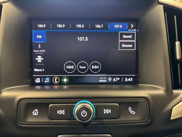Used 2022  GMC SLE image 19