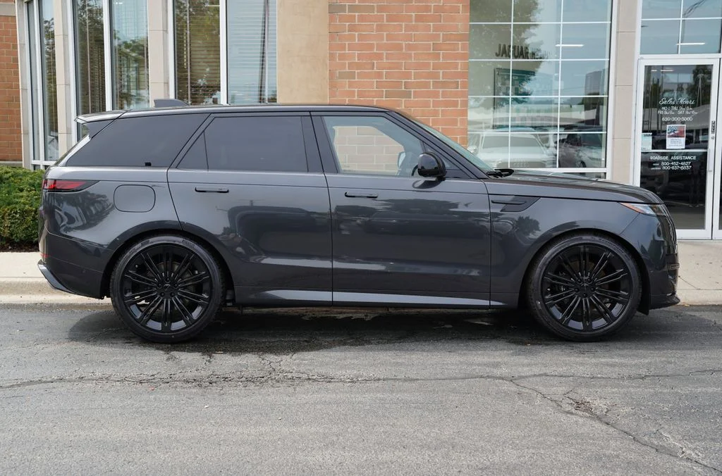New 2026 Carpathian Grey Land Rover Dynamic SE image 7