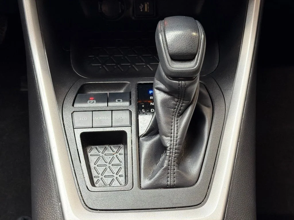 Used 2023 White Toyota XLE image 19